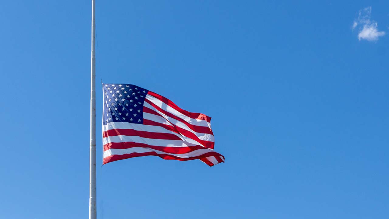 Flag Half Staff IIIBw904HSg Uns 