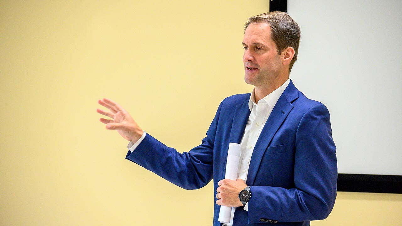 rep-himes-briefs-seniors-on-healthcare-savings